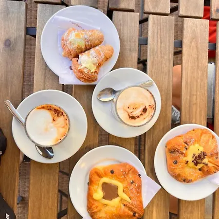 Dante לינה וארוחת בוקר 4*